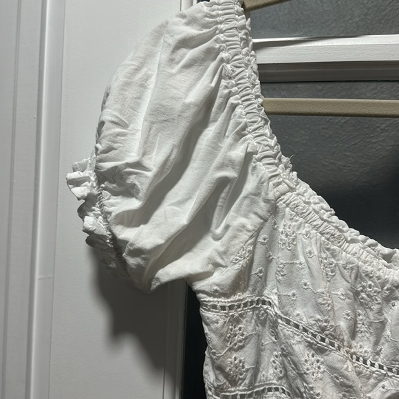 Sim & Sam Eyelet Cap Sleeve Crop Top - Picture 3 of 5